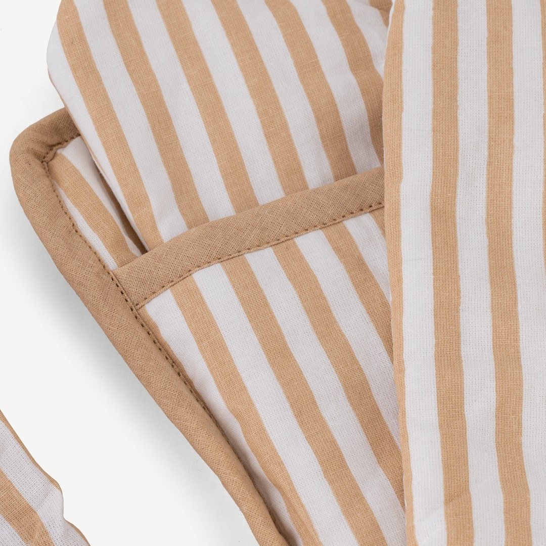 طقم مريلة وحامل وعاء وقفاز من فيروني