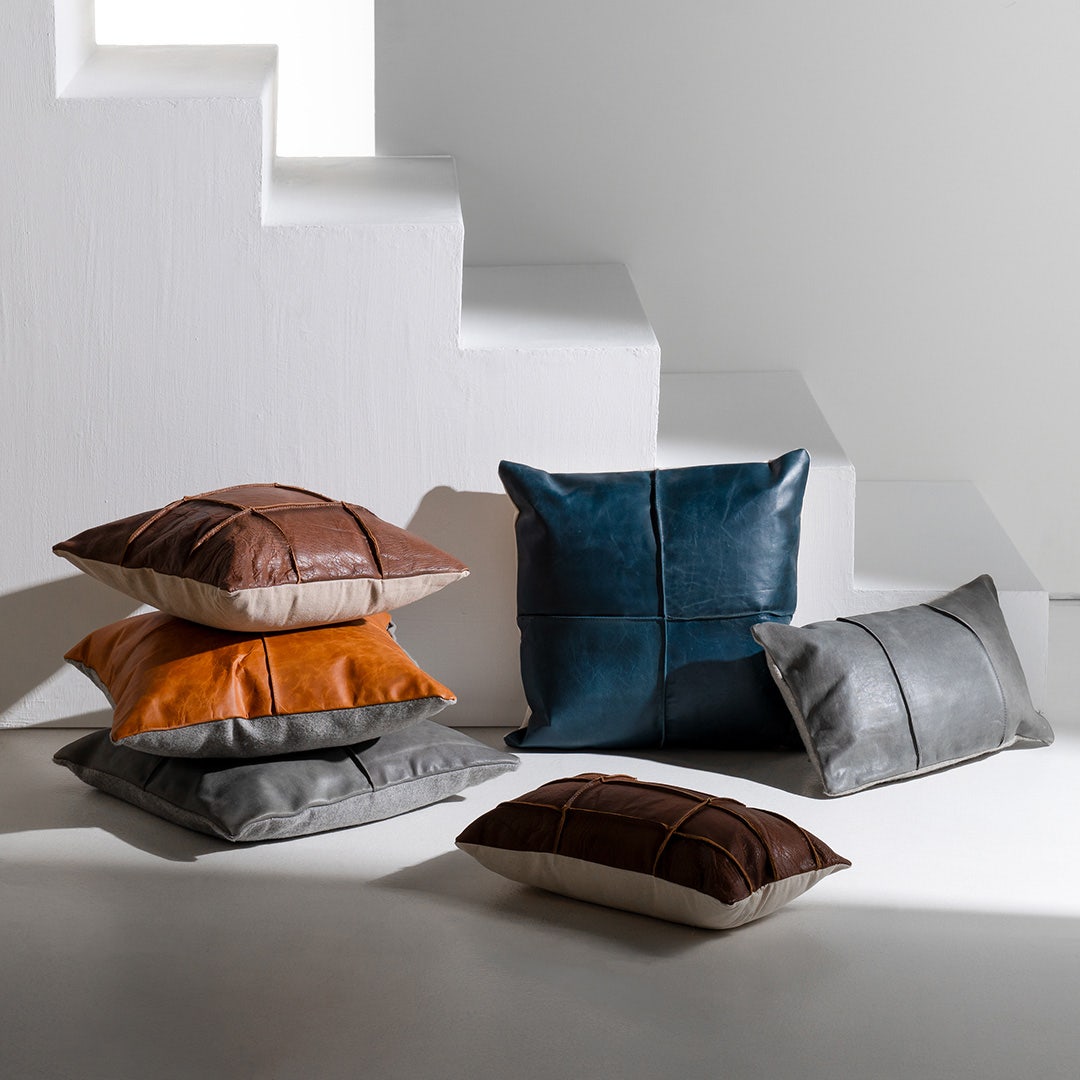 وسادة جلدية كارولين زرقاء - 50x50 سم