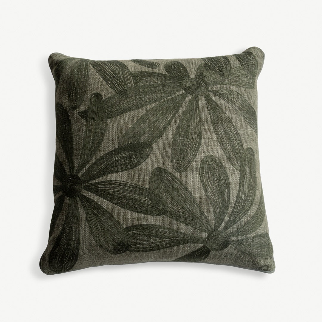 إيمي وسادة مطرزة - زيتوني