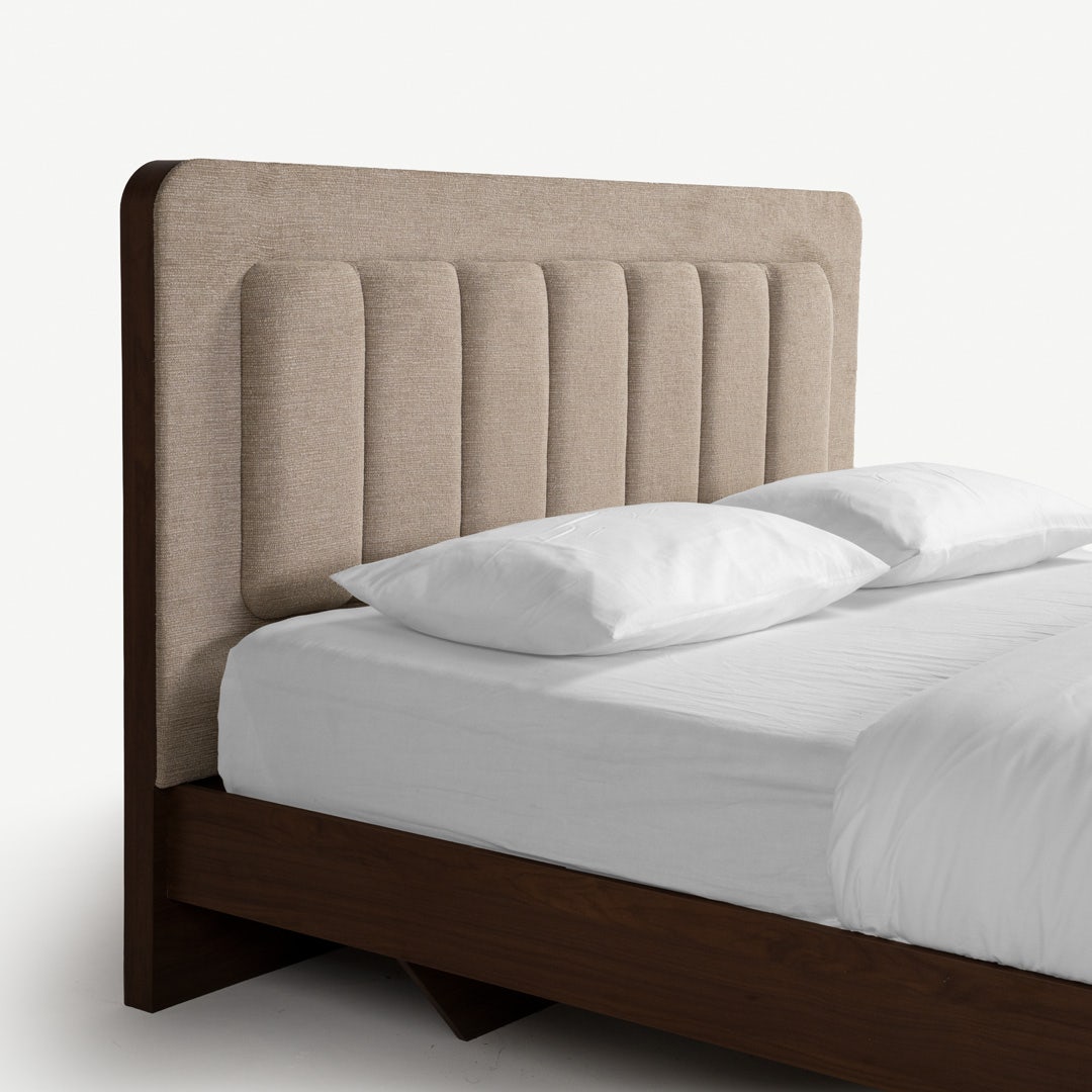 Vogue lll King Bed Walnut