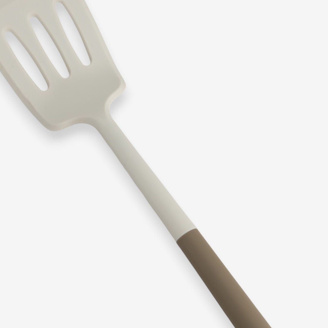 Moderna Slotted Turner