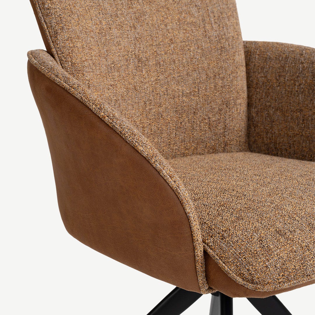 بيرلوس كرسي طعام بذراعين - بني