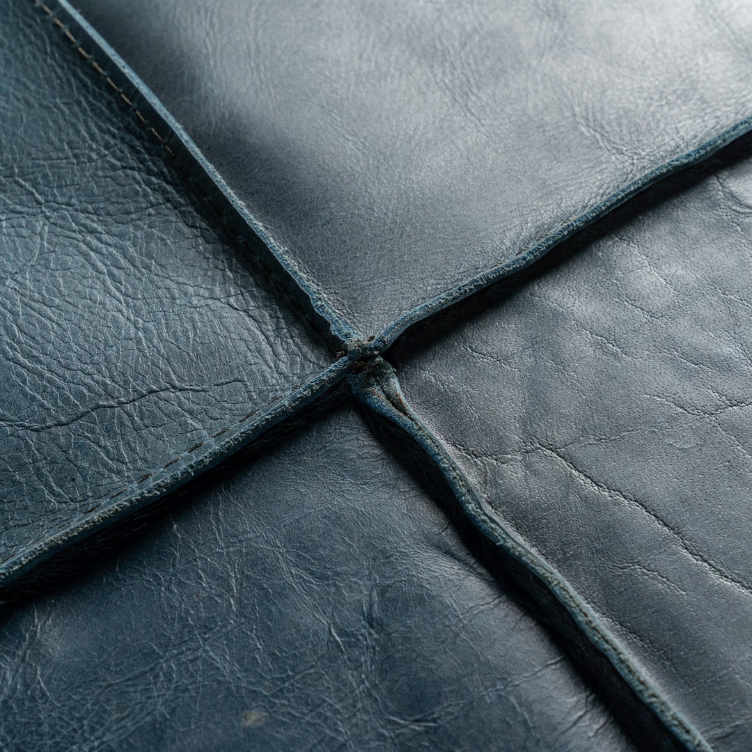 وسادة جلدية كارولين زرقاء - 50x50 سم