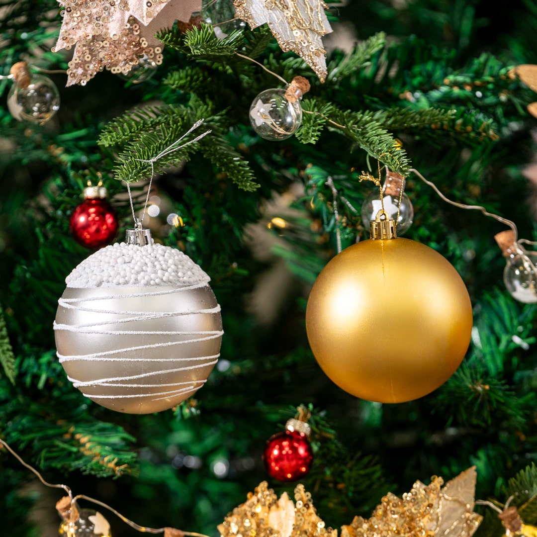 طقم كرات كريسماس من 4 قطع