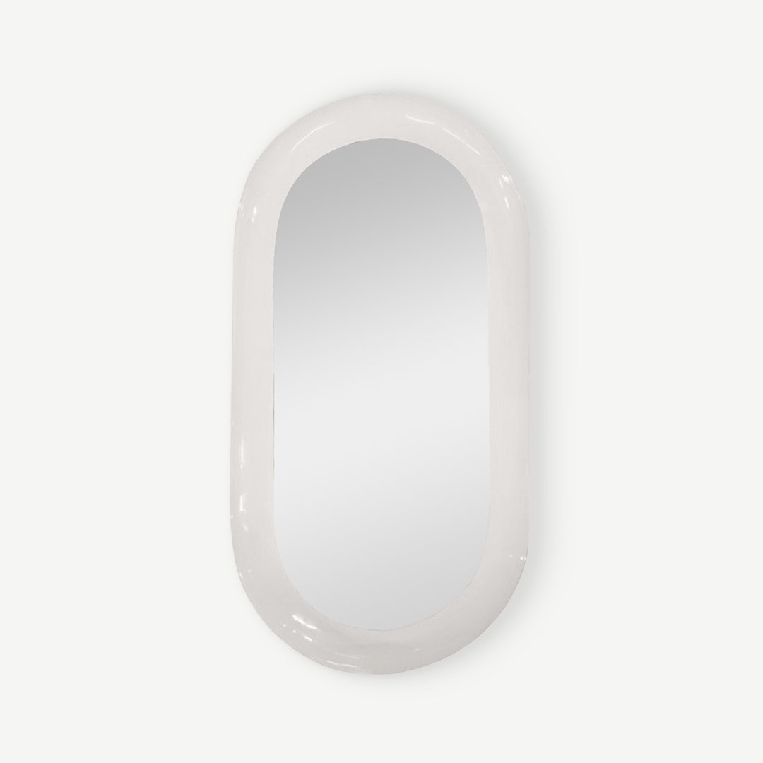 مرآة كليرا مثبتة على الحائط بيضاوية