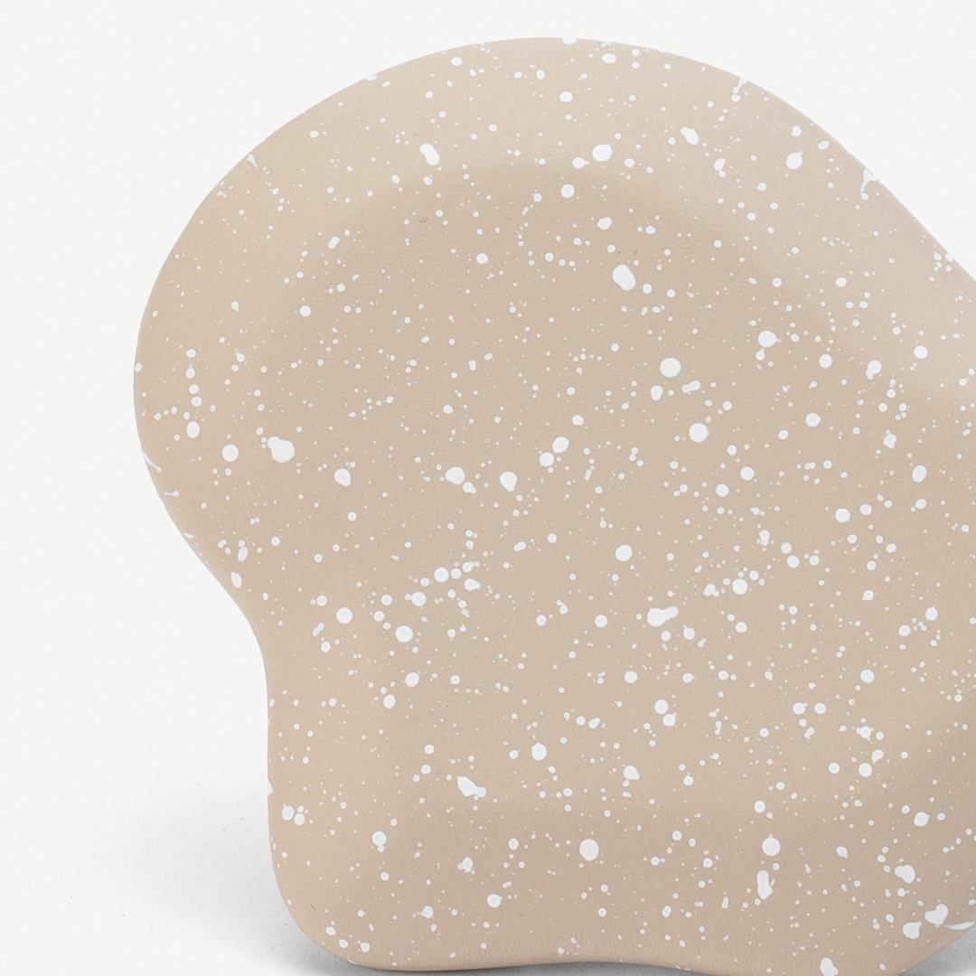 Claudia Hooks Beige 9.5x7.5cm