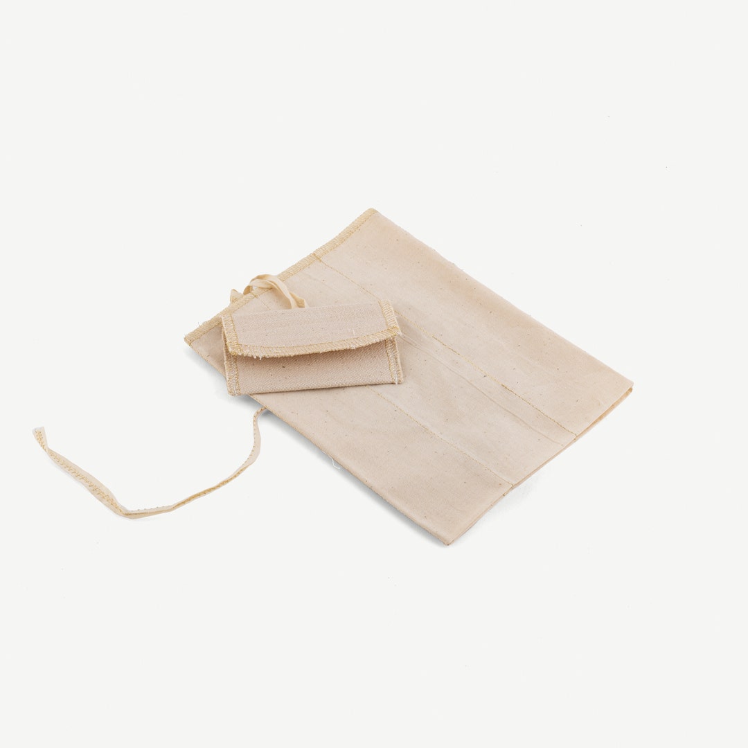 غلاف هدايا من القطن بخط ذهبي من إيلان