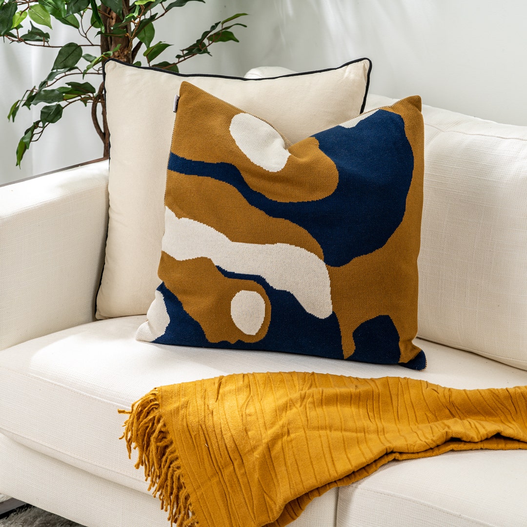 Gracien Knitted Cushion