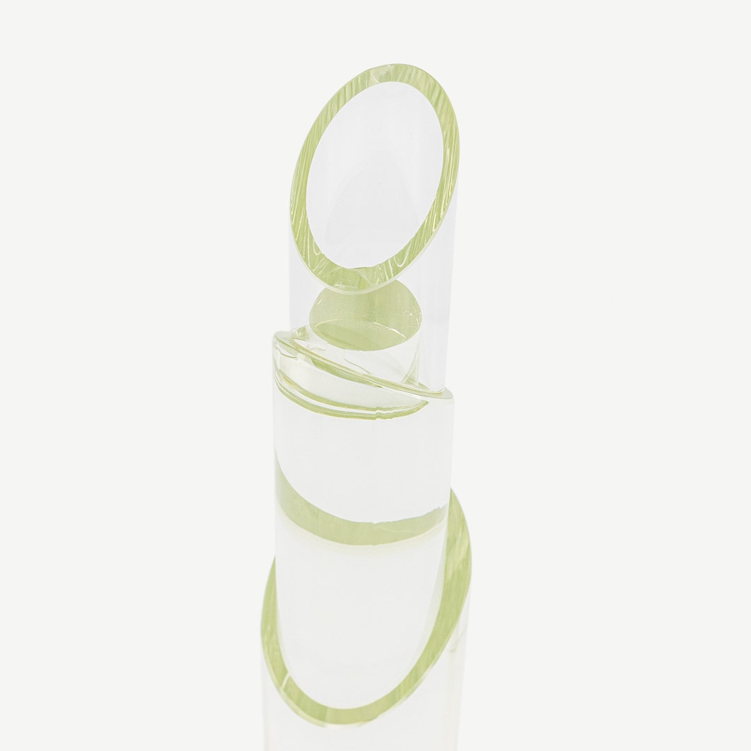 شمعة هوجو أبيض مائلة حامل - 38 سم