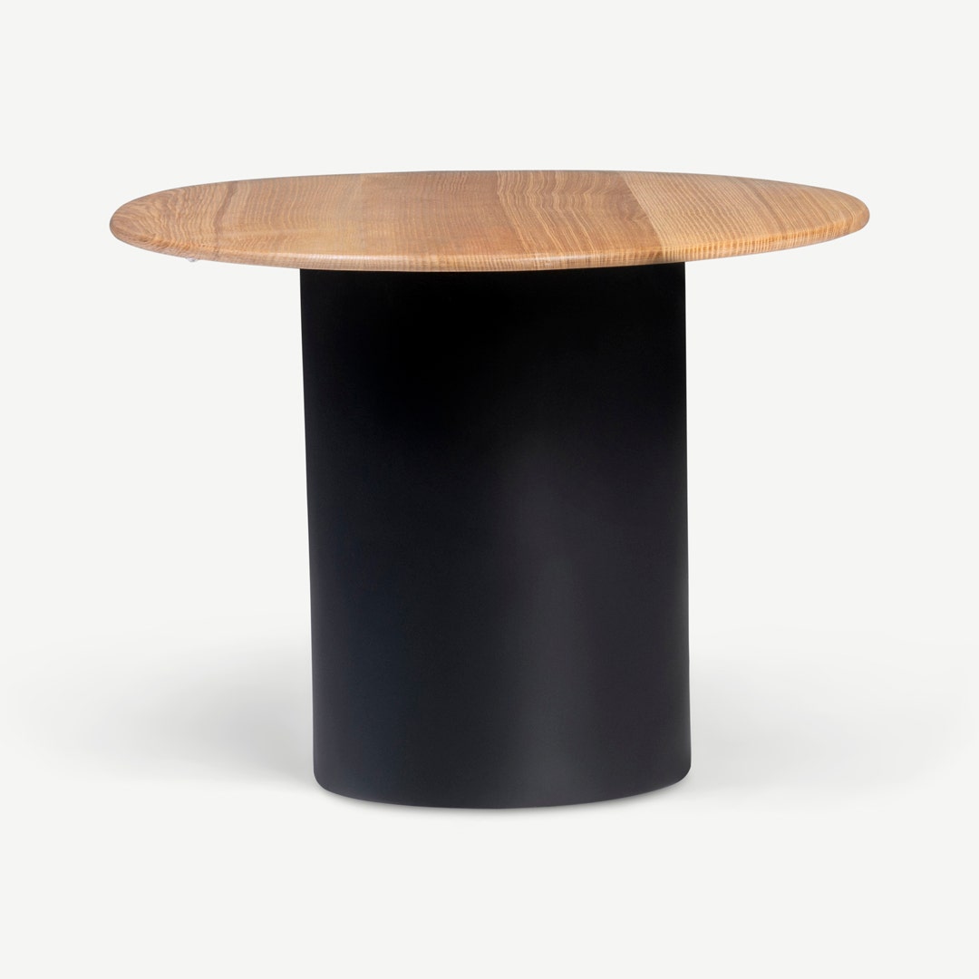 Oval sales accent table