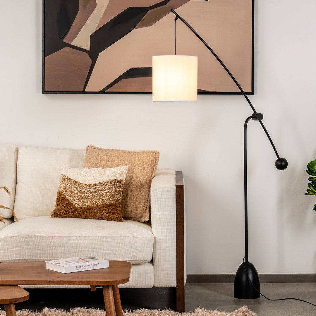 Maxillar Metal Floor Lamp -Black