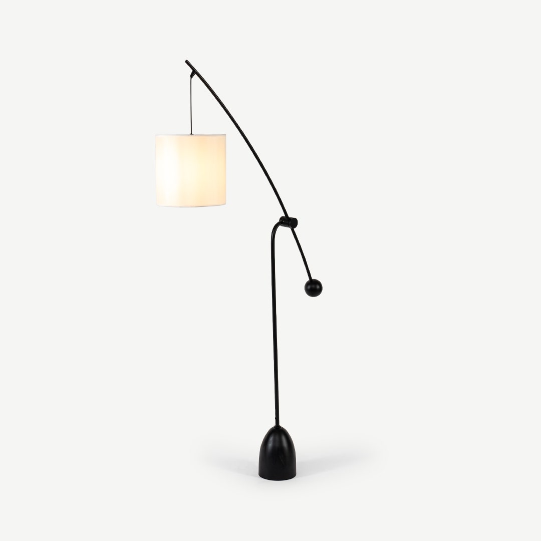 Maxillar Metal Floor Lamp -Black