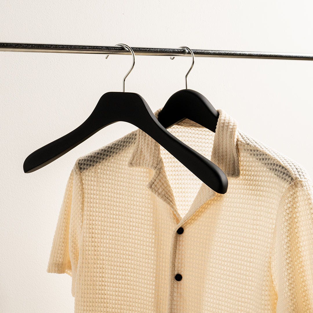 علاقة معاطف ريانا - أسود