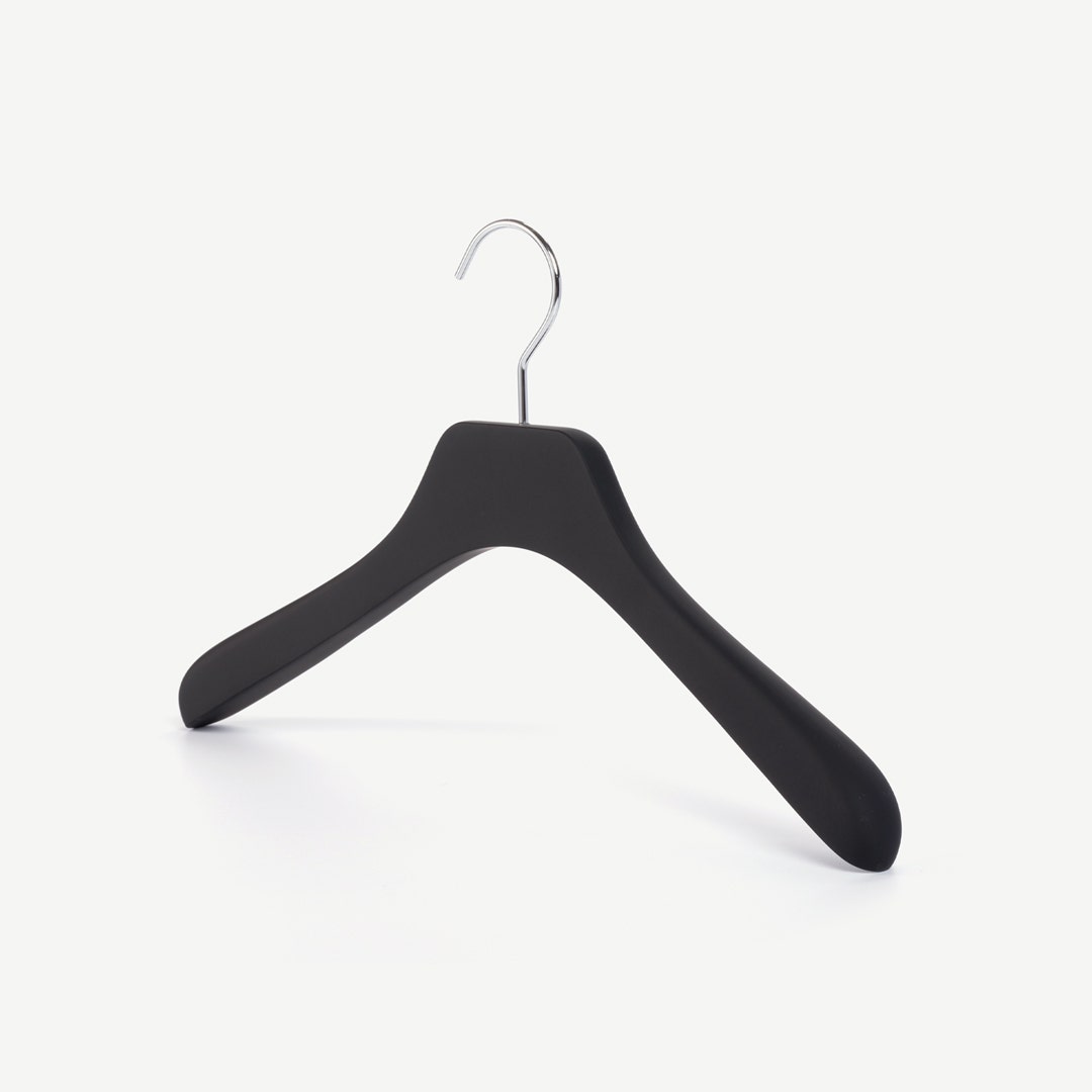 علاقة معاطف ريانا - أسود