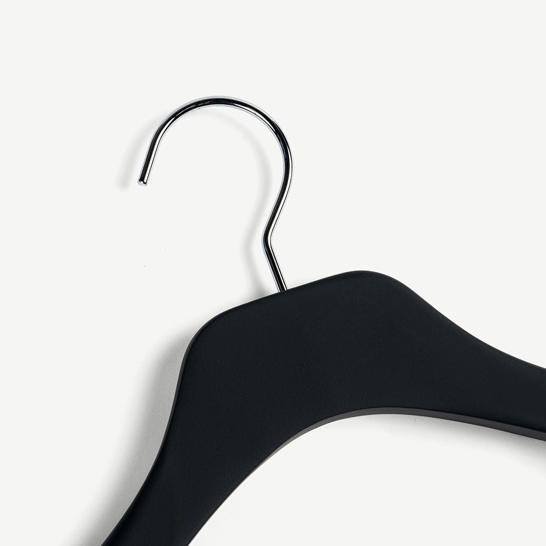 علاقة معاطف ريانا - أسود