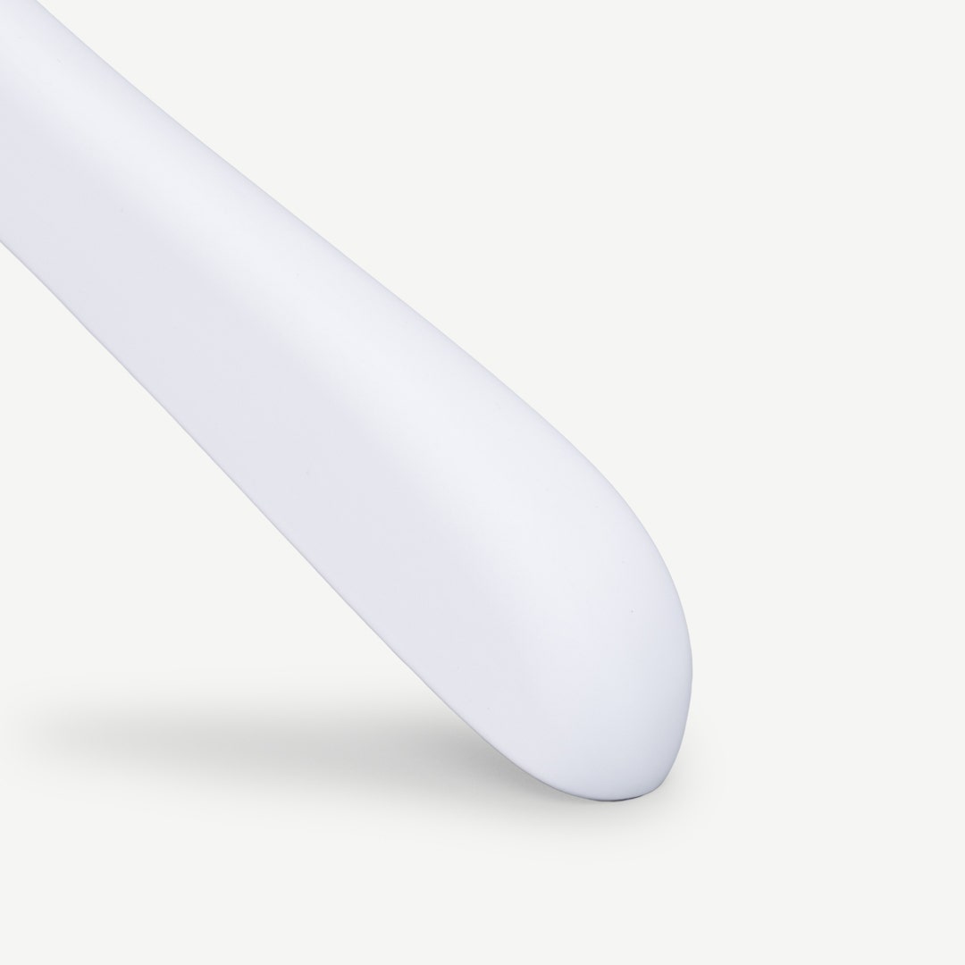 علاقة معاطف ريانا - أبيض