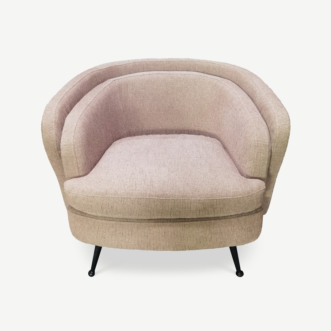 Dusty pink store chair