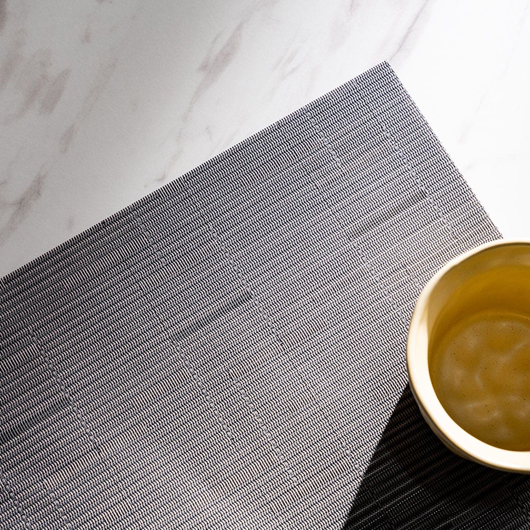 وايلدا مفرش طاولة - فحمي